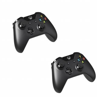 Es sind 2 zur Konsole passende Original Controller dabei [ONE]