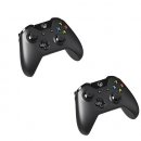 Es sind 2 zur Konsole passende Original Controller dabei...